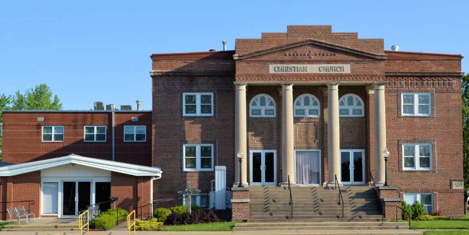 The front of the First Christian Church building in Vandalia, MO